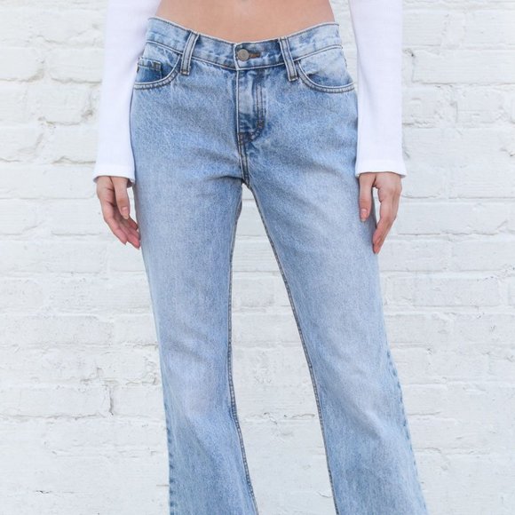 Brandy Melville / John Galt Light Wash Low-Rise Quinn Jeans - Picture 1 of 2